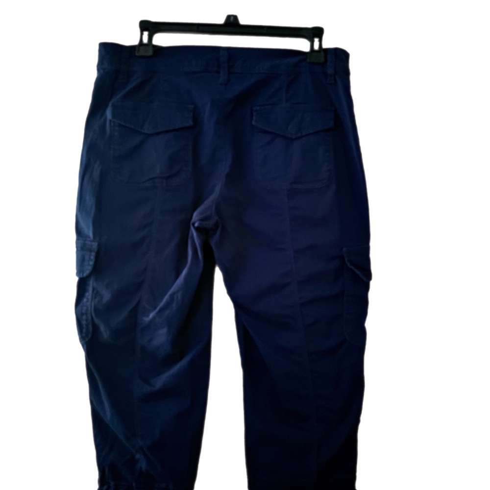 Time and Tru Women's Navy Cargo Capris - Picture 4 of 8